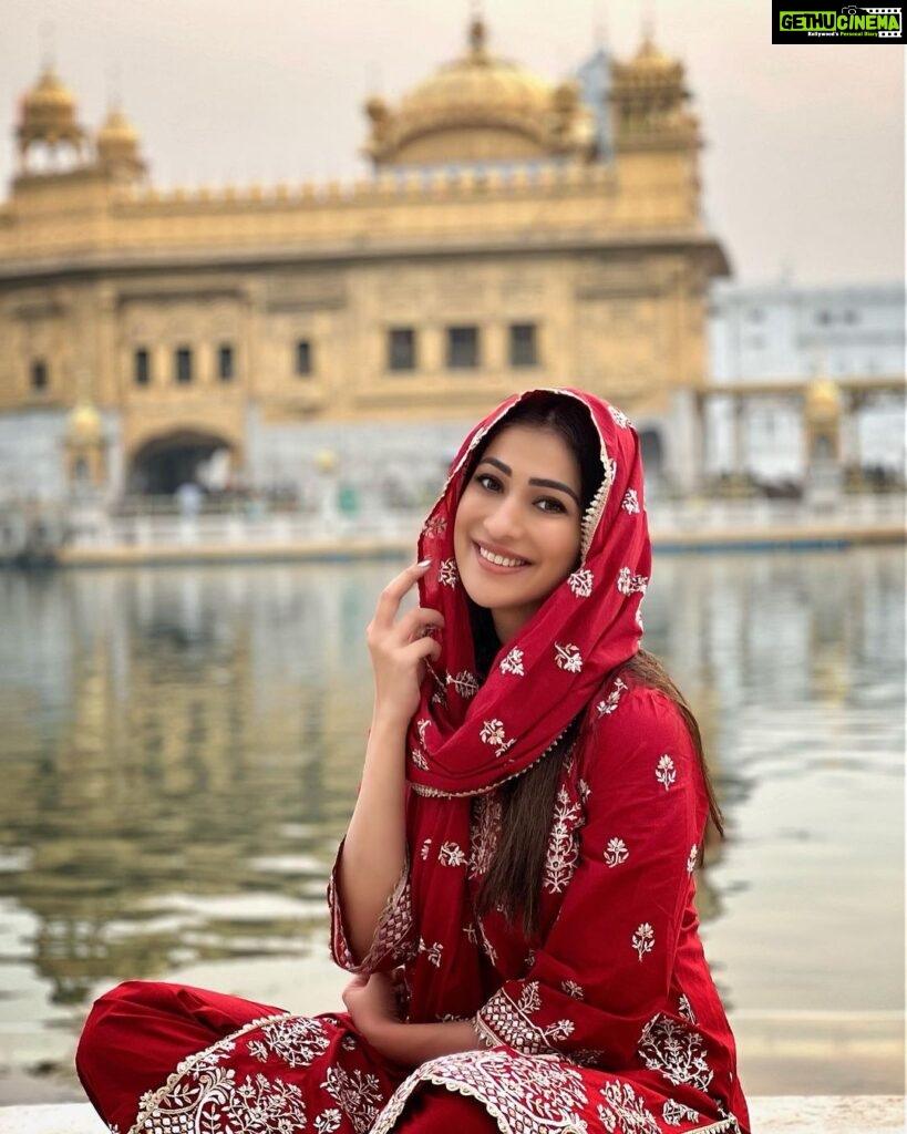 Raai Laxmi Instagram - Memorable One🥰❤️ #WaheGuruJi 🙏 Golden Temple Amritsar Punjab India