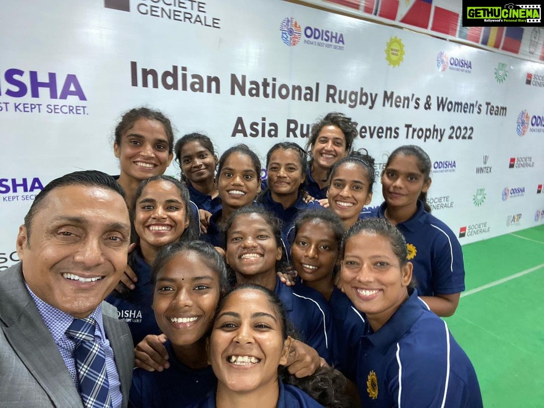 Rahul Bose Instagram - You know things are looking good when the coaching staff looks at our Indian women’s rugby 7s squad and smiles contentedly. Go well, ladies under the able stewardship of @bharuchavahbiz . Have a terrific set of games in Thailand and we shall be there to welcome you in Jakarta for the #AsiaRugbySevensTrophy @rugbyindia #ARST2022