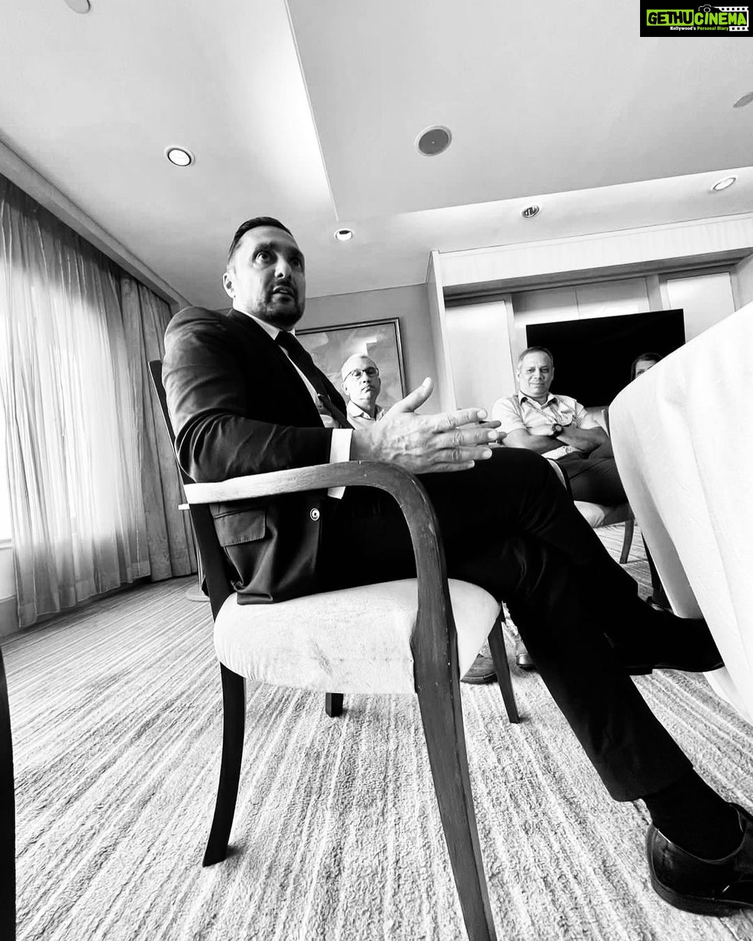 Rahul Bose Instagram - Had a long chat with the management at @akasaair on leadership and the greatest challenges I’ve faced in my three lives : films, non profit, and rugby. The questions after were really stimulating. Thank you #VinayDube for inviting me. And @iamadityaghosh for taking these images (without me knowing)!