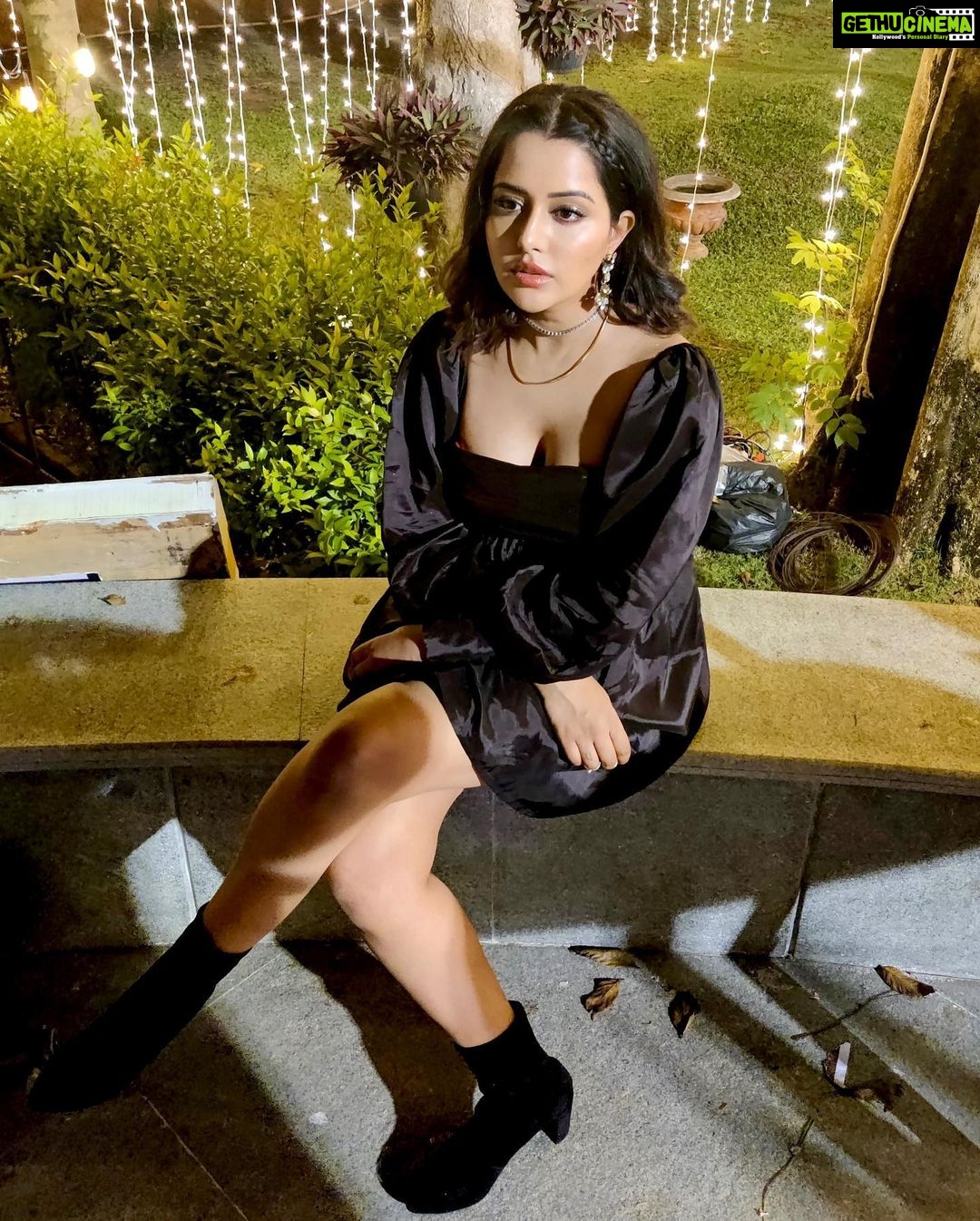 Raiza Wilson Instagram - BTS from Coffee with Kaadhal ☕️❤️ Now on @zee5tamil