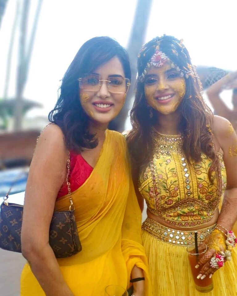 Raiza Wilson Instagram - Gaaaah no words !! The most beautiful bride !! The most beautiful wedding ☀️💛🥂🎂🎁🎈🎊💌 God bless them forever 💫 @sonalikapawar9 @shyleshjain #soshy