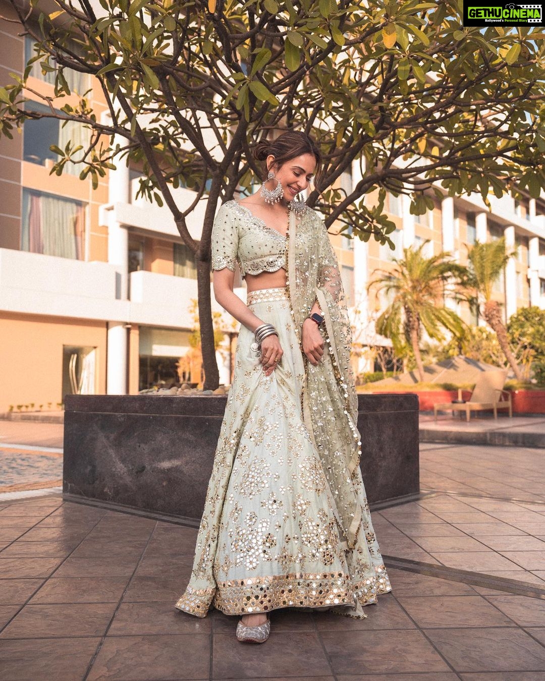 Rakul Preet Singh Instagram - Let the wind kiss your face 💕