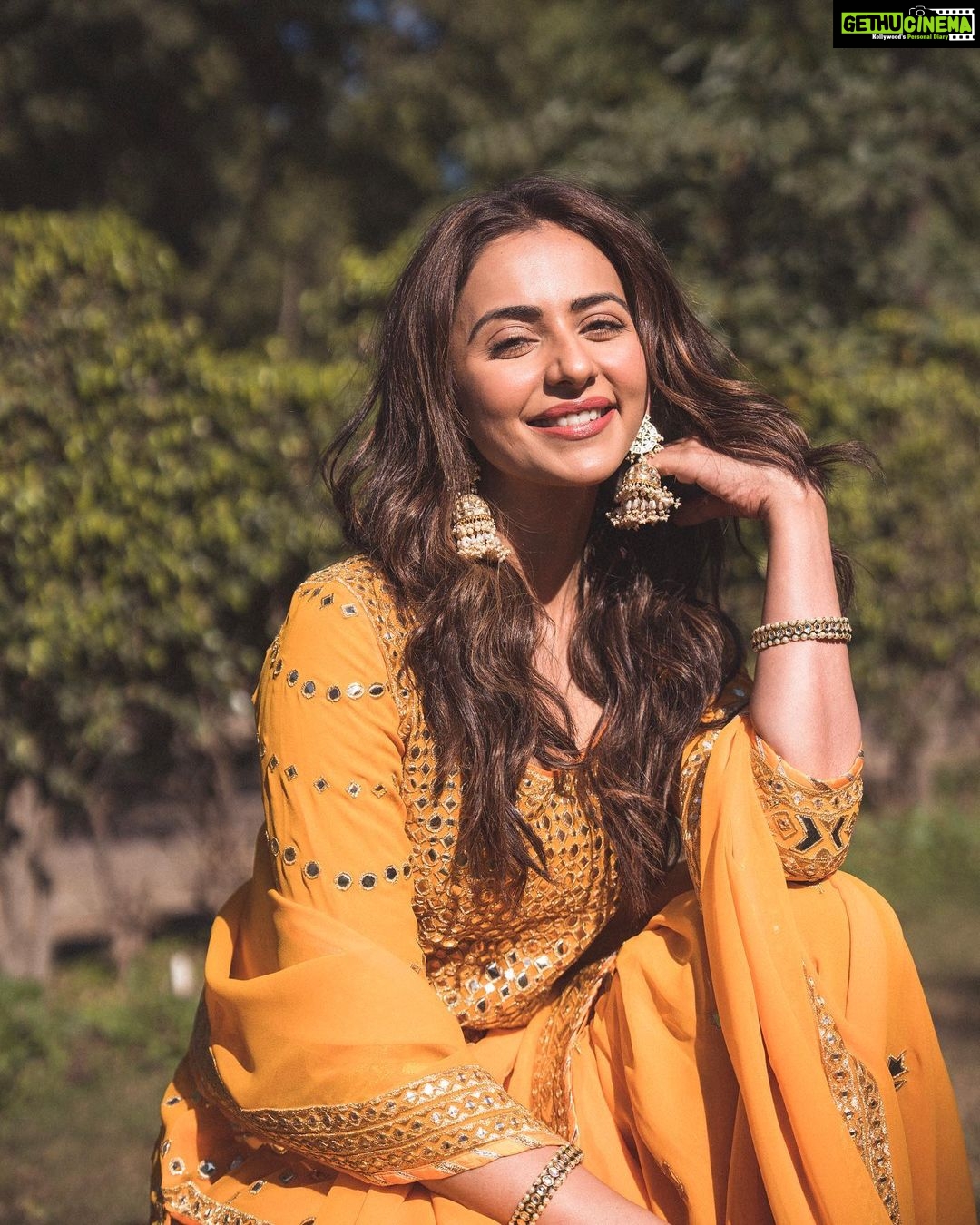 Rakul Preet Singh Instagram - Cold winter mornings and Punjabi wedding ❤️❤️