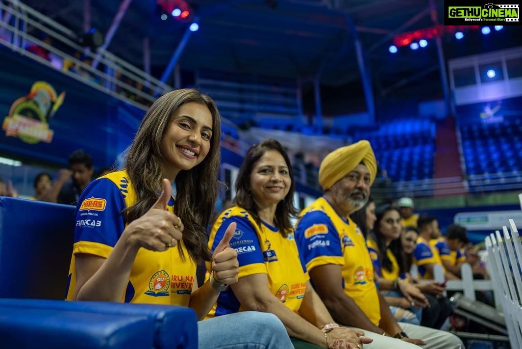 Rakul Preet Singh Instagram - The joy of winning second time in a row !! @finecabhyderabad.strikers gets the @tennispremierleague trophy again π .. well done team. So proud of you to keep your nerves together πͺπΌπͺπΌ onwards and upwards πͺπΌβ€οΈ