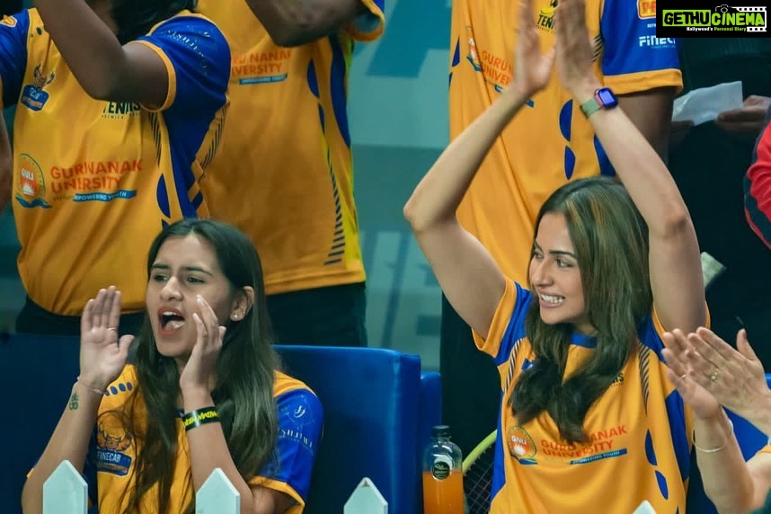 Rakul Preet Singh Instagram - The joy of winning second time in a row !! @finecabhyderabad.strikers gets the @tennispremierleague trophy again π .. well done team. So proud of you to keep your nerves together πͺπΌπͺπΌ onwards and upwards πͺπΌβ€οΈ