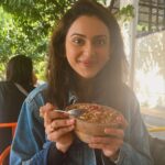 Rakul Preet Singh Instagram – Sunday moood … Get me foooood 😋🤤 instead swipe till the end for reality .. #sundayshoots 🤪