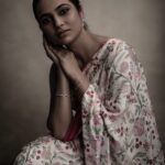 Ramya Pandian Instagram - 🤍 Photography @palaniappansubramanyam Make up @kalwon_beauty Styling @vaaniraghupathyvivek Saree @pitanila.india #ramyapandian