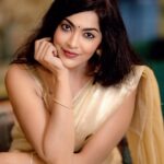 Ramya Subramanian Instagram - Let your smile change the world. Don’t let the world change your smile . Make up - @duskypalette_by_abi Hairdo - @azlin_makeover 📸- @camerasenthil