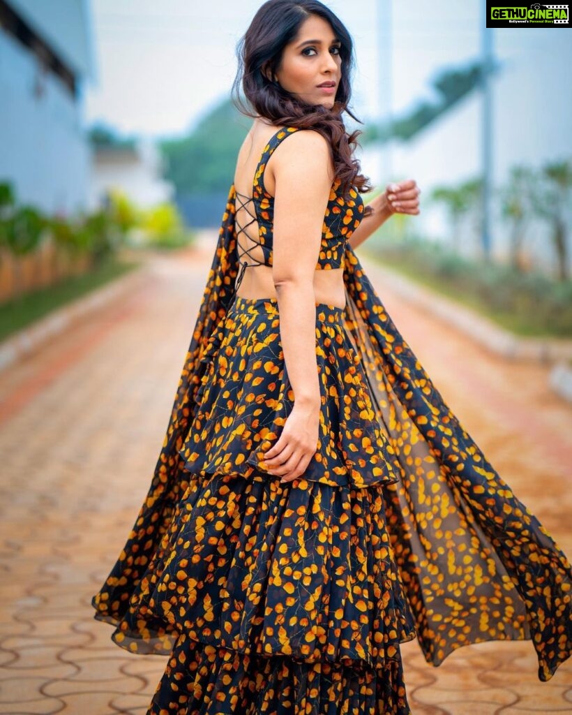 Rashmi Gautam Instagram - Outfit by @khyathidesignstudio Photography @verendar_photography #rashmigautam