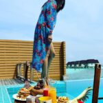 Rashmi Gautam Instagram – This is how your 1st international trip after 2020 feels like 
#blue #sunseasandsky #floatingbreakfast #rashmigautam