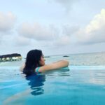 Rashmi Gautam Instagram – This is how your 1st international trip after 2020 feels like 
#blue #sunseasandsky #floatingbreakfast #rashmigautam