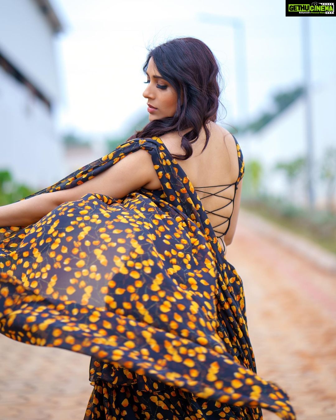 Rashmi Gautam Instagram - Outfit by @khyathidesignstudio Photography @verendar_photography #rashmigautam