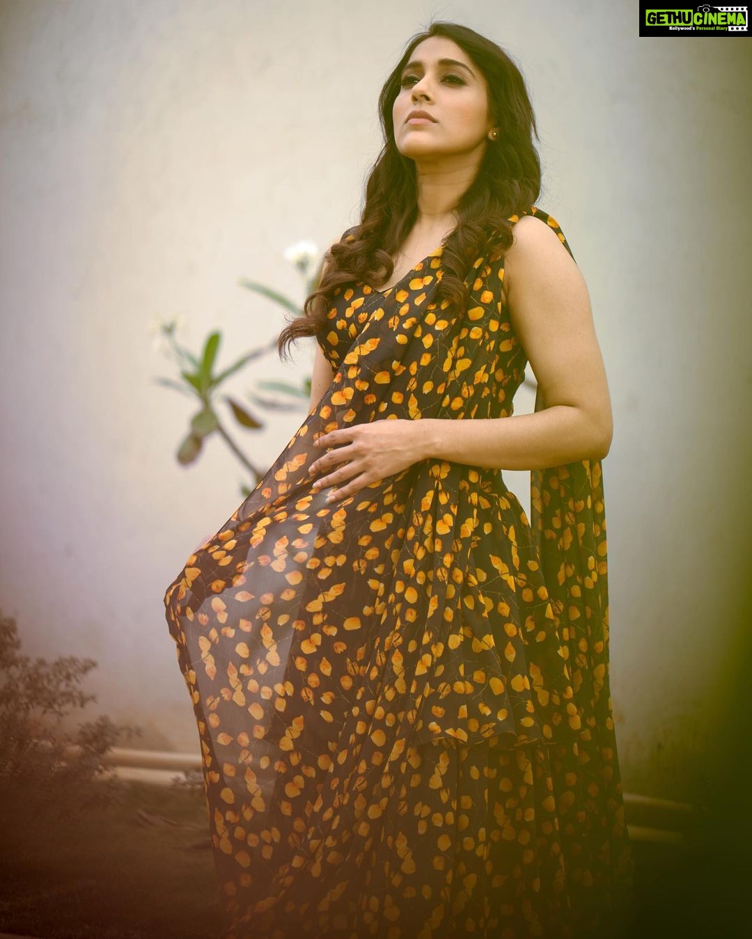 Rashmi Gautam Instagram - Outfit by @khyathidesignstudio Photography @verendar_photography #rashmigautam