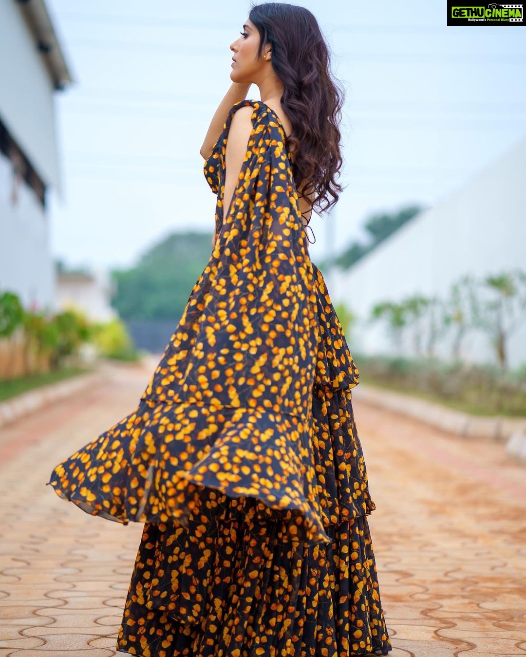 Rashmi Gautam Instagram - Outfit by @khyathidesignstudio Photography @verendar_photography #rashmigautam