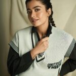 Rashmika Mandanna Instagram - Elle❤️ @elleindia Clothing: @onitsukatigerofficial Photographer: @rohanshrestha Brand Co-ordinator: @aangss Stylist: @lakshmilehr Make-up: @tanvichemburkar Hair: @souravroy_1999 Cover Design: @xunayana Production: @cutlooseproductions Artist’s PR Agency: @spicesocial