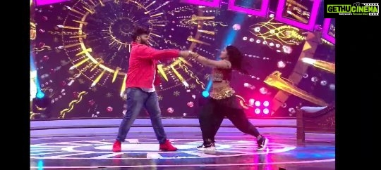 Raveena Daha Instagram - Mr & Mrs Chinnathirai Grand Finale 💥 Happy to share stage with @im_raveena_daha ❤ and brotha @bharathkrajeshofficial 🤩 Thank you @ravoofa.h.k Mam ❤ @prathimacuppala Mam ❤ @mediamasons @styl_chennai @vijaytelevision