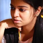 Raveena Ravi Instagram - Trying to cry without laughing n ruining the scene 🤣🤣 #throwback #kavalthuraiungalnanban #workingstill 🎥📸