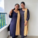 Raveena Ravi Instagram - #twinning #mom #sreejaravi ❤️