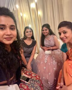 Raveena Ravi Instagram - Second set of #photodump ! #lovetoday #bts #workingstills #shooting #fun ! #prathna #pradeepranganathan @pradeep_ranganathan @prathananathan @soundaryapriyan