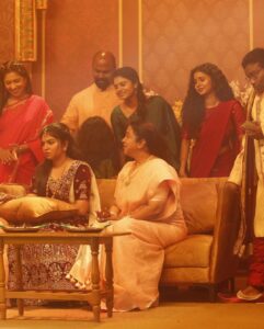 Raveena Ravi Instagram - Second set of #photodump ! #lovetoday #bts #workingstills #shooting #fun ! #prathna #pradeepranganathan @pradeep_ranganathan @prathananathan @soundaryapriyan