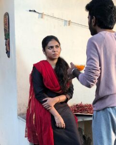 Raveena Ravi Instagram - #lovetoday #workingstills #bts #photodump #shooting #fun #yogibabu #pradeepranganathan #prathna 🥰 @prathananathan @pradeep_ranganathan @soundaryapriyan @yogibabu.official_
