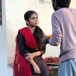 Raveena Ravi Instagram - #lovetoday #workingstills #bts #photodump #shooting #fun #yogibabu #pradeepranganathan #prathna 🥰 @prathananathan @pradeep_ranganathan @soundaryapriyan @yogibabu.official_