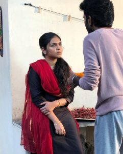 Raveena Ravi Instagram - #lovetoday #workingstills #bts #photodump #shooting #fun #yogibabu #pradeepranganathan #prathna 🥰 @prathananathan @pradeep_ranganathan @soundaryapriyan @yogibabu.official_