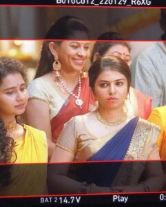 Raveena Ravi Instagram - #lovetoday #workingstills #bts #photodump #shooting #fun #yogibabu #pradeepranganathan #prathna 🥰 @prathananathan @pradeep_ranganathan @soundaryapriyan @yogibabu.official_