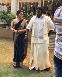 Raveena Ravi Instagram - #lovetoday #workingstills #bts #photodump #shooting #fun #yogibabu #pradeepranganathan #prathna 🥰 @prathananathan @pradeep_ranganathan @soundaryapriyan @yogibabu.official_