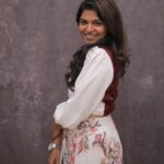 Raveena Ravi Instagram – Swipe to see how #Bad I’m at #Posing 😜 #lovetoday #promotions @ssmusicofficial Thankyou @aadilsharieff PRO for organizing this fun filled interview! 🙏🏻🥰 PC : @ankaleshwargj_official 🥰