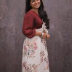 Raveena Ravi Instagram - Swipe to see how #Bad I’m at #Posing 😜 #lovetoday #promotions @ssmusicofficial Thankyou @aadilsharieff PRO for organizing this fun filled interview! 🙏🏻🥰 PC : @ankaleshwargj_official 🥰