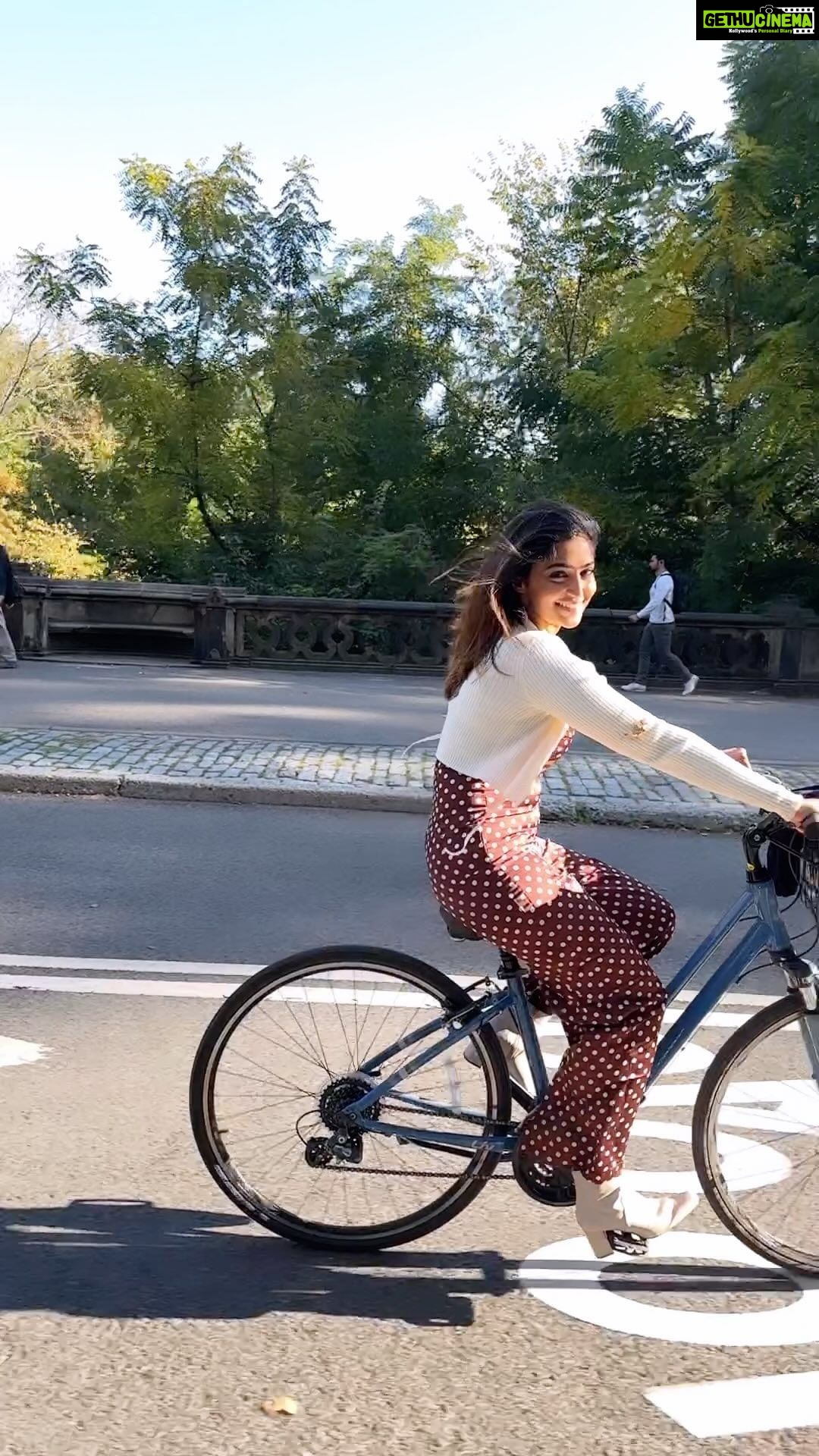 Reba Monica John Instagram - I was enjoying the 🌞 like a daisy wanted to film in slo-mo I posed, I twirled, then I tripped, I fell, almost twisted my ankle, embarrassed myself, but I pretended like it was part of the plan, thank god only @joemonjoseph laughed, then I cycled around Central Park like nothing happened… good day indeed 🥲 FIN 🫰🏼 #sometimesyouneedtotakethefall #simplethingsinlife #newyorkcity #centralpark #beautifulsunnyday #triedbeingcute #endedupbeingfunny #lifesgood