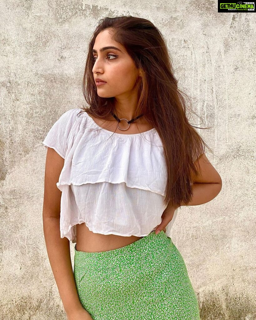 Reba Monica John Instagram - To me life’s journey is more about the in between rather than just the end. It’s what comes when we least expect or that doesn’t when we most expect. so breathe! “ This is just a chapter, not your whole story “ ✨🧿 #middaymotivation #lifesgood #justbreathe #yougotthis