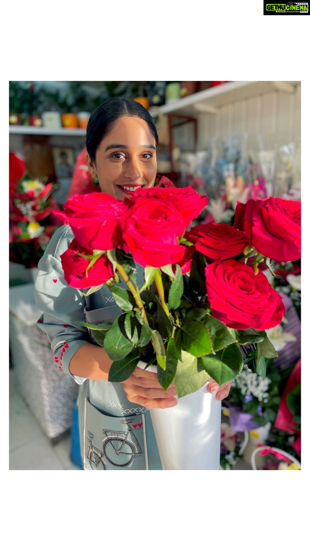 Regina Cassandra Instagram - Mmmm no other month says “take the f@#*ing break” like December does no? 🙃