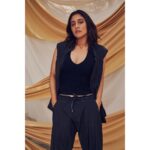 Regina Cassandra Instagram – 🏴‍☠️ surrender 
@nogreyarea_official @suhanipittie @greyhoundshoes @jenimakeupartist07
@hairbydrishya @arifminhaz @stylebynavyaanddivya