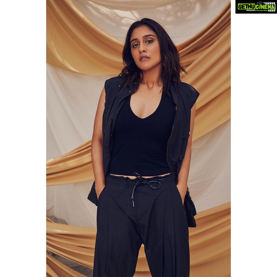 Regina Cassandra Instagram - 🏴☠️ surrender @nogreyarea_official @suhanipittie @greyhoundshoes @jenimakeupartist07 @hairbydrishya @arifminhaz @stylebynavyaanddivya