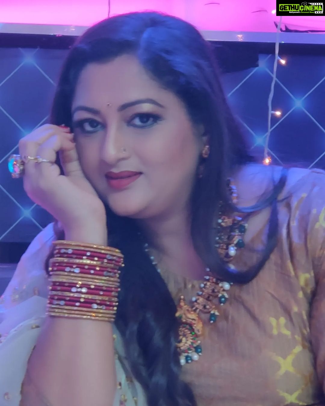 Rekha Krishnappa Instagram - Focus on the bangles , beautiful and elegant customised for any attire @nfb_creationz Thank you so much for these bangles fit me perfectly fine... 💕 . . . #designerbangles #silkthreadbangles #threadbangles💙💜 #sareematchingbangles Chennai, India