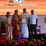 Rekha Krishnappa Instagram - This was not possible without god's grace,, 🙏🏻 This was not possible without my father's blessings,🙏🏻 This was not possible without my directors belief in me,🙏🏻 This was not possible without my teams guidence,🙏🏻 This happened because of you people's love and support... 😍 Thank you each one you from bottom of my heart ❤️ Was awarded as BEST VILLIAN for DEIVAMAGAL for the year 2013.. 🙏🏻😊 #chinnaterai #tamilnadu #awards #smallscreenawards #deivamgal #bestvillan #deivamagal_team #deivamagalserial #deivamagalmemories Chennai, India
