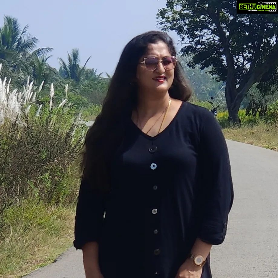 Rekha Krishnappa Instagram - Random pics wit friends , day well spent😍. . . #vacationmode #vacations #dayoutwithfriends #dayouting #partytime #bangloreouting #friendship #friendshipgoals #friendsforever #friendsforlife