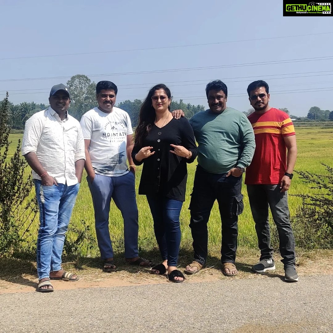 Rekha Krishnappa Instagram - Random pics wit friends , day well spent😍. . . #vacationmode #vacations #dayoutwithfriends #dayouting #partytime #bangloreouting #friendship #friendshipgoals #friendsforever #friendsforlife