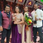 Rekha Krishnappa Instagram – Heyyyy we won 🏆
3rd place but it was very tough to come to this place… 
Congratulations to all the winners 
@vm_mahalingam and rajeshwari
@madhanpandian  and @reshma_muralidaran_official
@farina_azad_official and rehman 
.
.
#vijaytvshow #vijaytv #coupleshow #tamilchannel #tamilartist #vijaytelevision Chennai, India