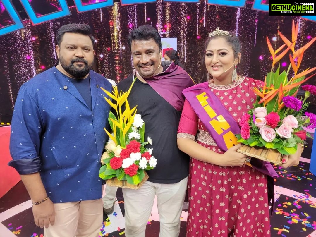Rekha Krishnappa Instagram - Heyyyyyy we are now 6 th finalists ... Waiting to play in finals.... β€οΈβ€οΈ Thanks for the whole team and our lovely participants and my love to all my fans... For believing in us... ππ Those who have not watched today please watch in Disney hotstar for semifinals episode.... Haaaa.... it was so tough games... Hats off to our team who plans the games it's fun and at the same time it's so tough to play... Life teaches us different lessons at different stages but these games teaches us to not give up till the end... π€©π€© So watch till the end... Next is finalsssssss... Watch out for the timings #mmc #mrandmrschinnathirai #couplegoals #vijaytvshow #vijaytv Chennai, India