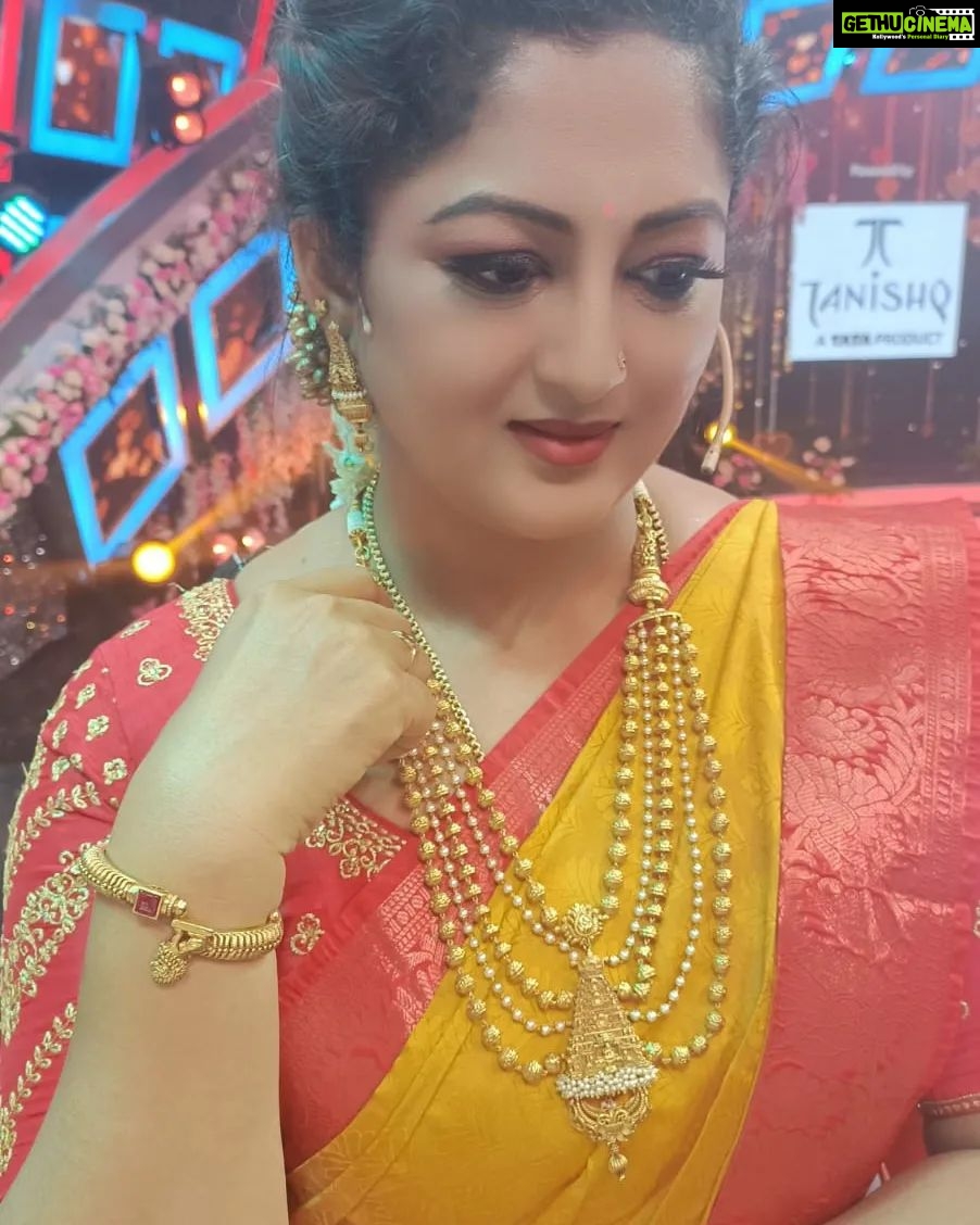 Rekha Krishnappa Instagram - Was happy to wear this jewellery from @tanishqjewellery Ps1 collection Authentic and antique collection from Tanishq It's the whole gopuram in the haaram . The work was so unique and special.. I really wants to own it .. 🤠. . #tanishqjewellery #ps1collection #antiquejewelry #jewllerycollection Chennai, India