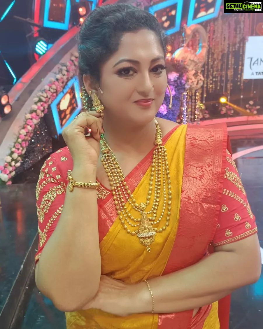 Rekha Krishnappa Instagram - Was happy to wear this jewellery from @tanishqjewellery Ps1 collection Authentic and antique collection from Tanishq It's the whole gopuram in the haaram . The work was so unique and special.. I really wants to own it .. 🤠. . #tanishqjewellery #ps1collection #antiquejewelry #jewllerycollection Chennai, India