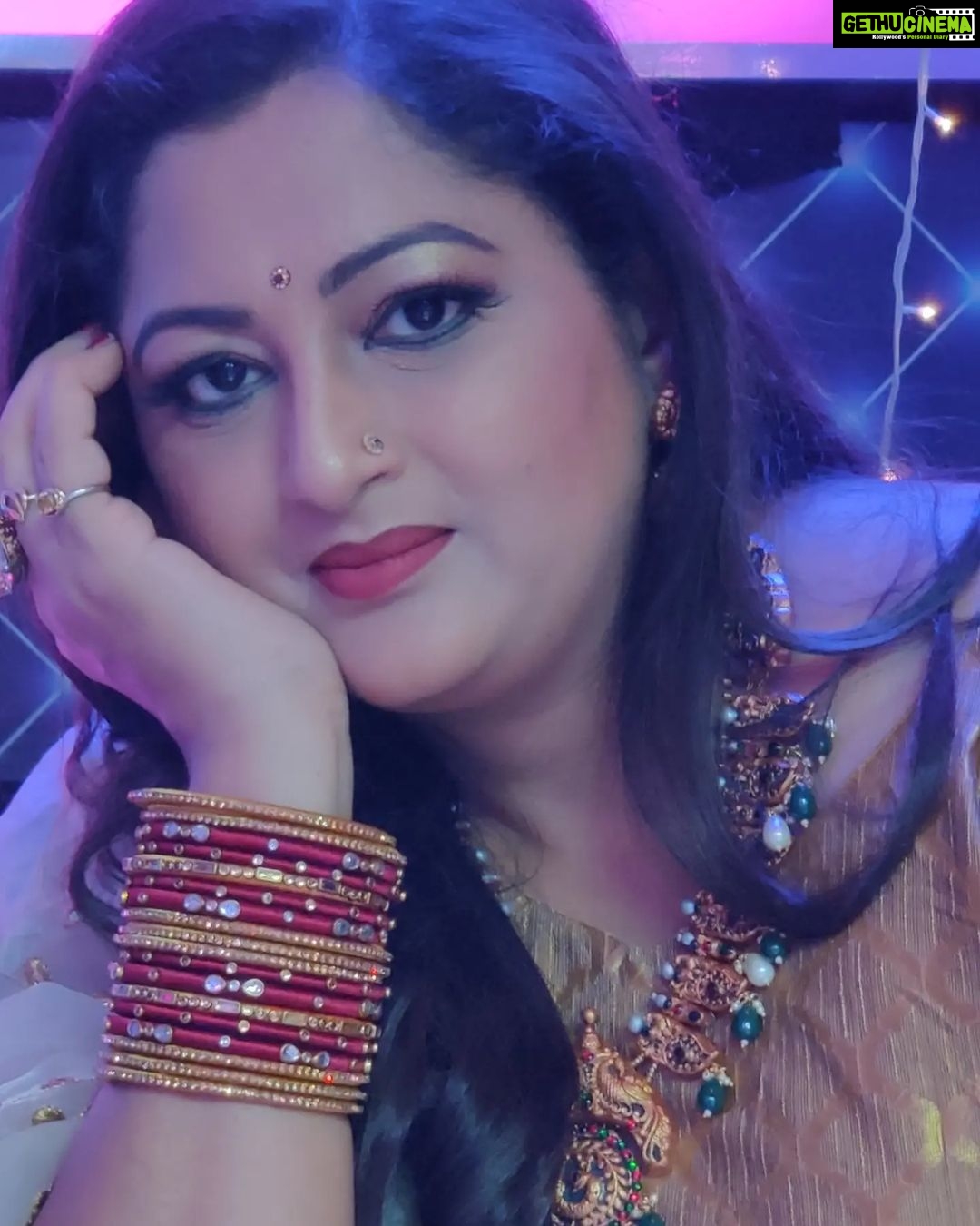 Rekha Krishnappa Instagram - Focus on the bangles , beautiful and elegant customised for any attire @nfb_creationz Thank you so much for these bangles fit me perfectly fine... 💕 . . . #designerbangles #silkthreadbangles #threadbangles💙💜 #sareematchingbangles Chennai, India