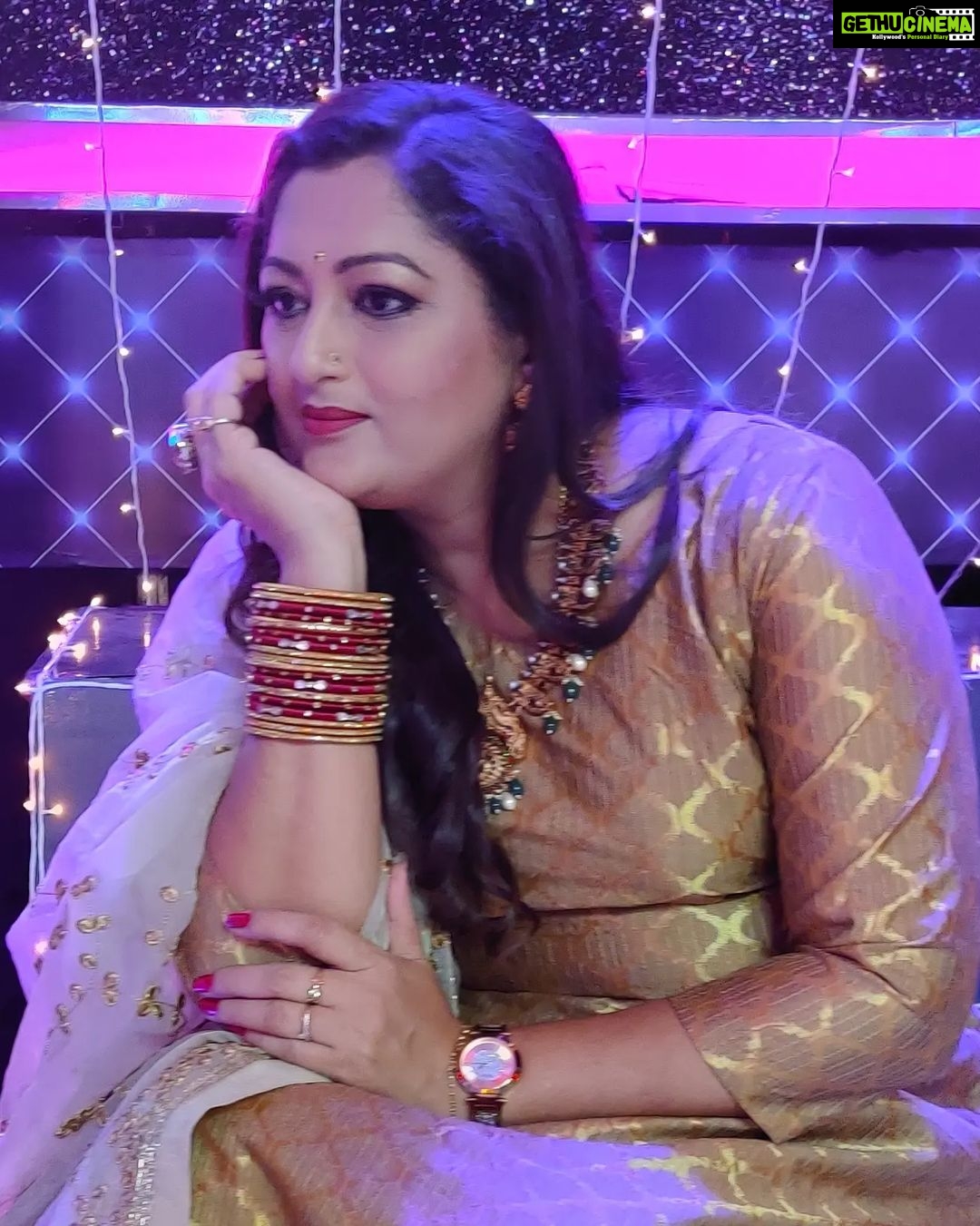 Rekha Krishnappa Instagram - Focus on the bangles , beautiful and elegant customised for any attire @nfb_creationz Thank you so much for these bangles fit me perfectly fine... 💕 . . . #designerbangles #silkthreadbangles #threadbangles💙💜 #sareematchingbangles Chennai, India