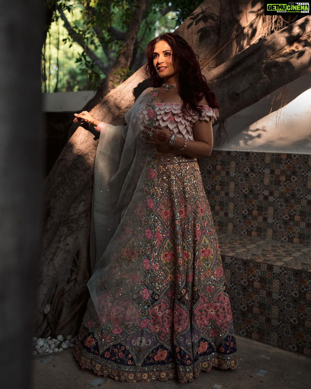 Richa Chadha - 95.4K Likes - #Photodump from the most memorable, magical, crazy week of my life. 🐻with me. Felt beautiful in @rahulmishra_7 🦋Have followed and loved him since Masaan promotions. Kind soul, going global with a gentle heart…🫀TY for the art I wore.
Scroll to see the lehenga in it’s full glory. Felt happy.
Soft make up, soft curls by @harryrajput64 , styled by @anishagandhi3 @rochelledsa ❣️hair help @gurmukh_singh07. This was the happiest day.
#riali so grateful 🫀🫶🏽happy that families met, danced, ate, hugged and laughed together. 🧿🥰