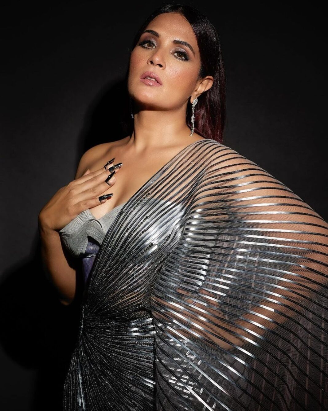 Richa Chadha Instagram - I don’t give a GLAM! ✨ . . . Outfit- @amitaggarwalofficial Jewellery- @outhousejewellery & @blingsutra @ascend.rohank Styled by- @anishagandhi3 & @rochelledsa Hair @ashisbogi , make up @shaylinayak , assisted by @vickyvandre , Camera @harshphotography11