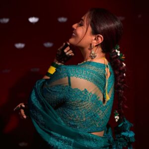 Richa Chadha Instagram - Mehendi ki raat aayi mehendi ki raat ✨🥰
#RiAli 

.
.
.
..
💄 @harryrajput64 
💇‍♀️ Gurmukh 
👗 @toraniofficial 
stylist: @anishagandhi3  @rochelledsa