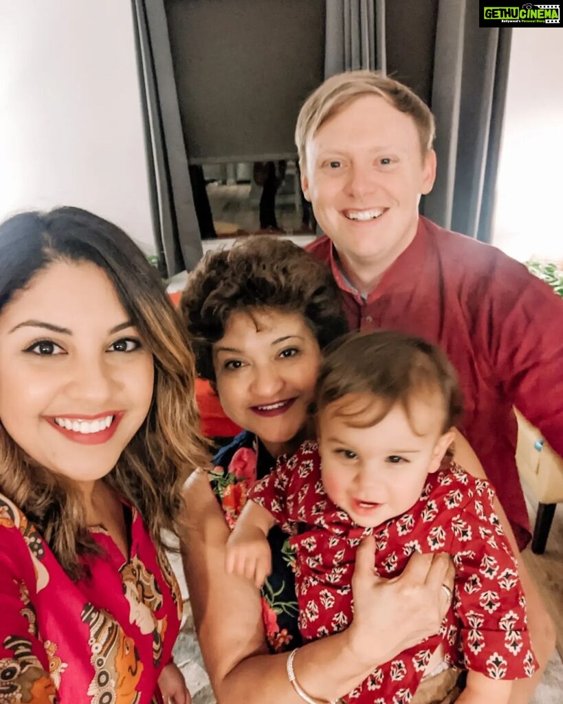Richa Gangopadhyay Instagram - Back to back festivals with Durga Puja (celebrated by Bengalis) and Diwali! Though we didn't get to celebrate them in the usual way we were used to, back home in our Michigan (where I grew up) community, it was fun to be able to spend it with close friends and family in Portland this year ✨ Wishing you all warmth, love and light all year long 🪔